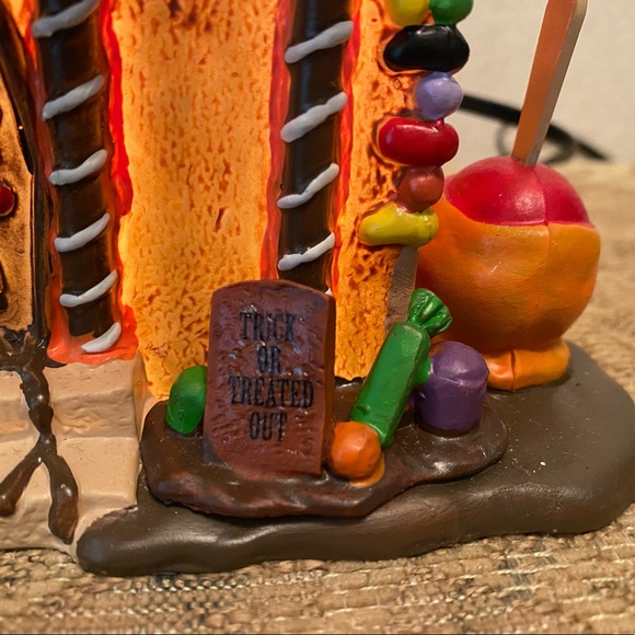 Sugar And Spice LEMAX Gingerbread Village Halloween The Candy Crypt RETIRED - Picture 6 of 12